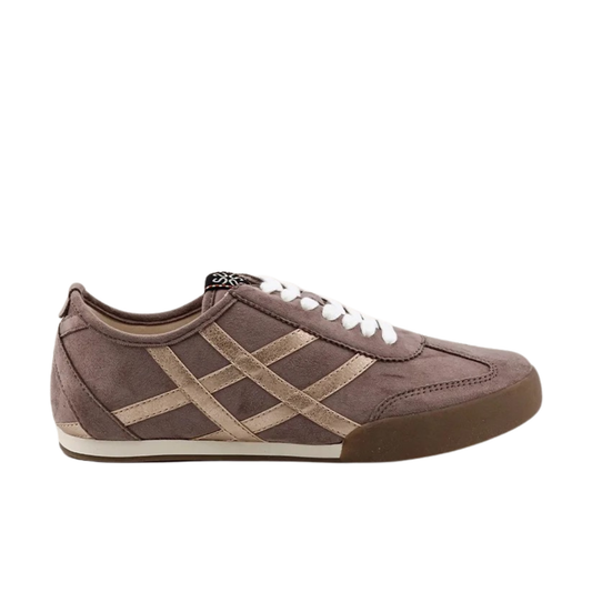 Step into effortless style with the Polly sneakers by ShuShop. Crafted from luxuriously soft mink suede in a versatile taupe hue, these sneakers blend comfort with contemporary sophistication. Perfect for casual outings or elevated everyday wear, the Polly offers a refined alternative to traditional athletic shoes. The supple suede construction provides a premium feel while the neutral taupe tone pairs seamlessly with any wardrobe. 