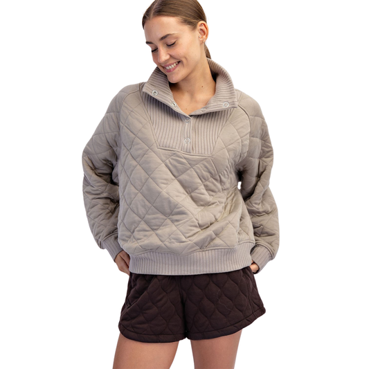 The Rae Mode Quilted Snap Pullover in taupe features a sophisticated quilted design for added texture and warmth. Equipped with convenient snap buttons, it offers easy wear and adjustable comfort. This pullover combines functional details with a refined look, making it an ideal layering piece for cooler days.