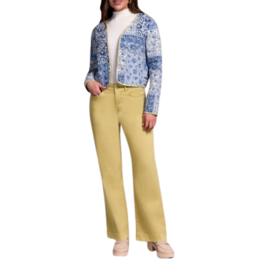 This reversible jacket features a distinctive blue mix paisley print on one side, paired with a complementary design on the reverse. Crafted by Tribal, it offers versatile styling options and expert-quality construction. Ideal for adapting your look effortlessly while enjoying comfort and durability.