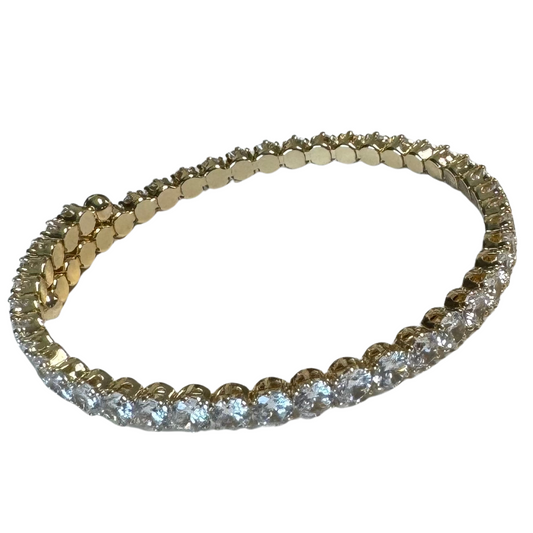 Add a touch of elegance to any outfit with our Rhinestone Bangle Bracelet. Adorned with sparkling rhinestones and crafted in gold, this bangle bracelet is sure to make a statement. Perfect for any occasion, it will elevate your style and add a touch of glamour to your look.