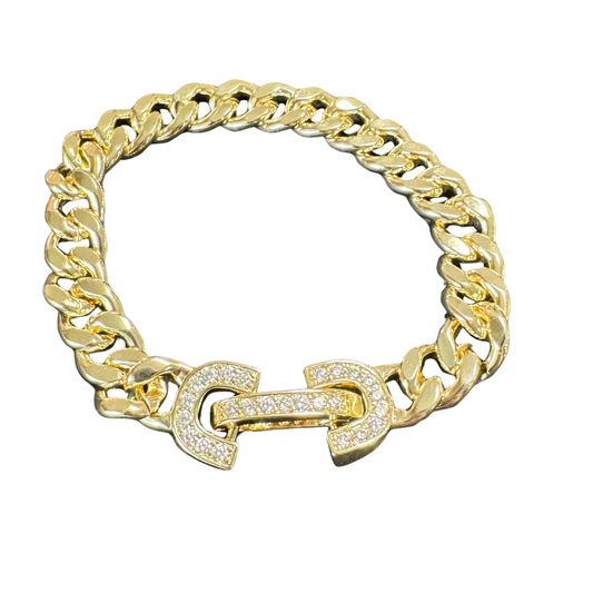 This elegant bracelet features a gold chain link design with a dazzling rhinestone clasp. The perfect accessory for any outfit, adding a touch of sophistication and sparkle. Crafted with high-quality materials, it is both stylish and durable. Elevate your look with this stunning piece.