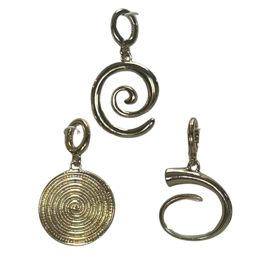 Enhance your scarves with this expert-crafted set of three gold scarf necklace charms featuring elegant swirly designs. Each charm adds a sophisticated touch, securing your scarf stylishly while elevating your overall look with subtle shimmer and refined detail. Perfect for those seeking a blend of functionality and timeless elegance.