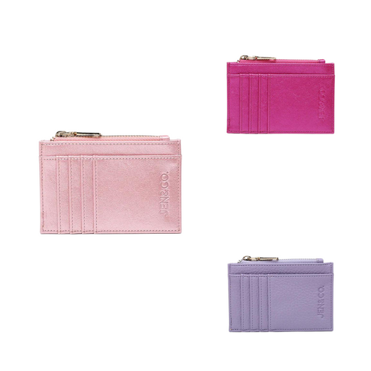 Meet Sia, the perfect companion for those who appreciate simplicity and functionality in a wallet. Designed to be compact yet efficient, Sia comfortably accommodates several cards and features a dedicated ID card slot for easy access. Additionally, the top zipper pocket provides secure storage for coins or other essentials.