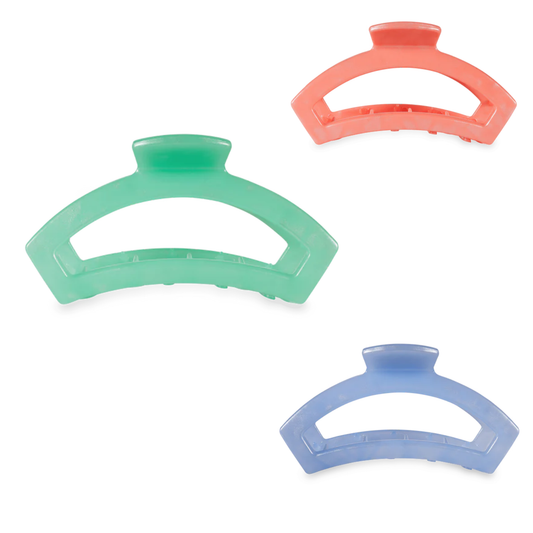Say goodbye to breakable hair clips! We have perfected the hair tie and now have re-invented the clip. Meet the Open Small Claw Hair Clip in Blue, crafted to elevate any hairstyle with the ideal blend of style and function.
