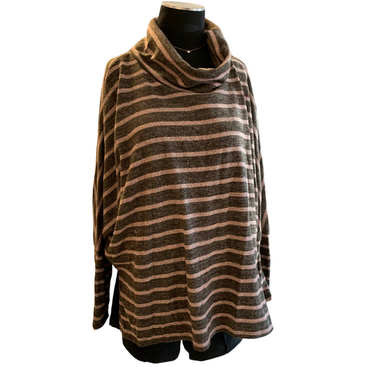 Our Stripe Knit Tunic Top is the perfect wardrobe addition for your casual look. Crafted from a lightweight fabric and boasting a modern cowl neckline, this plus size grey top features long sleeves and classic ribbed knitting. Effortless styling and comfortable wear for any day.