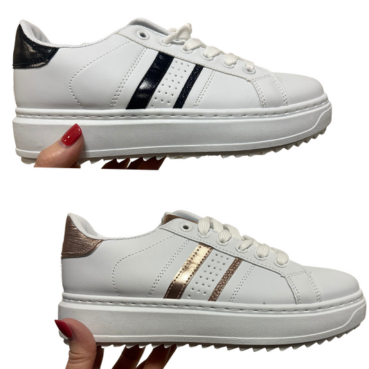 These sleek Color Stripe Sneakers come in either a classic white with a black stripe accent, or a modern white with a rose gold stripe accent. Both stylish and functional, the sneakers are perfect for any occasion.