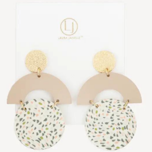 These Arch and Circle Dangle Earrings feature a sleek and modern design, with a combination of tan and speckled accents. The delicate arch and circle shapes add a touch of elegance, while the cold accents bring a touch of sophistication. Elevate your look with these stunning dangle earrings.