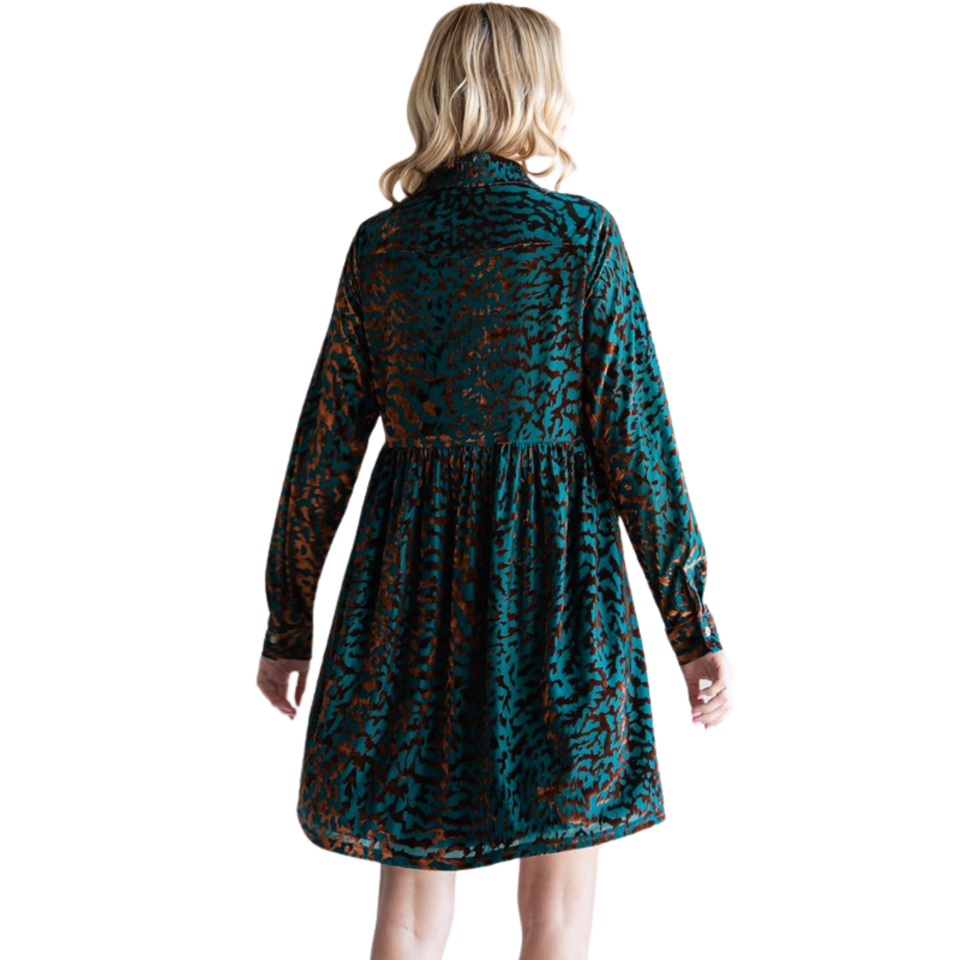 Introducing the Velvet Leopard Babydoll Dress: a stylish combination of a collared neckline, long sleeves, and a bold leopard print. Made from lightweight velvet, this plus size dress is un-lined and non-sheer, perfect for styling up any look. Available in teal.