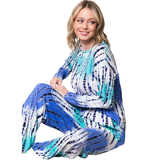 Stay comfortable with our plus size Tie Dye Loungewear! With long sleeves and a blend of blues and greens, this loungewear will keep you cozy while adding a stylish touch to your wardrobe. Enjoy a relaxed fit with the optimal level of comfort!