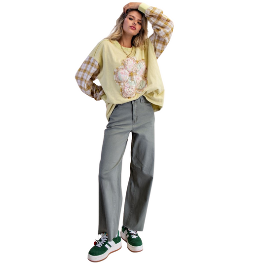 These Soft Stretch Twill Pants from Easel combine comfort and style with their ash olive color and high-waisted design. Crafted from stretch material, they provide a relaxed fit that moves with you throughout the day. The raw hem adds a modern, edgy touch, perfect for versatile casual or elevated looks. Ideal for those seeking both functionality and contemporary fashion in one essential piece.