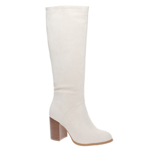 The Wake-3 tall boots by Pierre Dumas combine elegant nude tones with a sleek heel design, offering a sophisticated silhouette that enhances any outfit. Crafted for both style and comfort, these boots provide a flattering fit that extends gracefully up the leg, making them a versatile addition to your wardrobe. Ideal for elevating your look with subtle refinement, the Wake-3 boots balance modern fashion with timeless appeal.