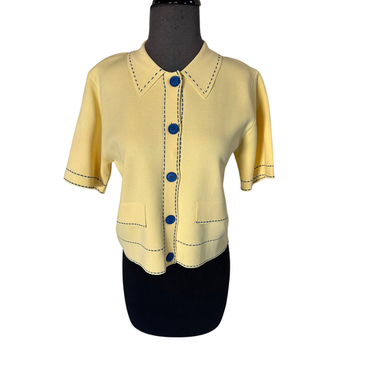 This Entro collared button-up top combines timeless design with contemporary flair. The short sleeves offer breathable comfort, while the structured collar provides a refined appearance suitable for various occasions. Distinctive yellow and blue buttons serve as a striking design element that sets this piece apart from basic basics. Crafted with attention to quality, it pairs effortlessly with denim, trousers, or skirts for a polished, put-together look that works across seasons.